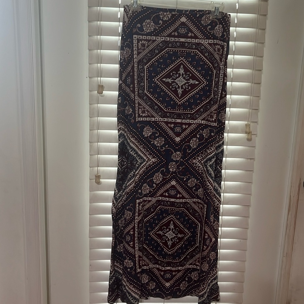 Billabong Skirt - maroon and white